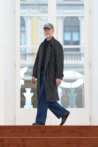Look 64